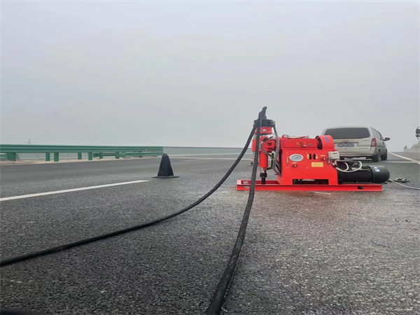 苏仙马路路基路面开裂下沉注浆加固灌浆